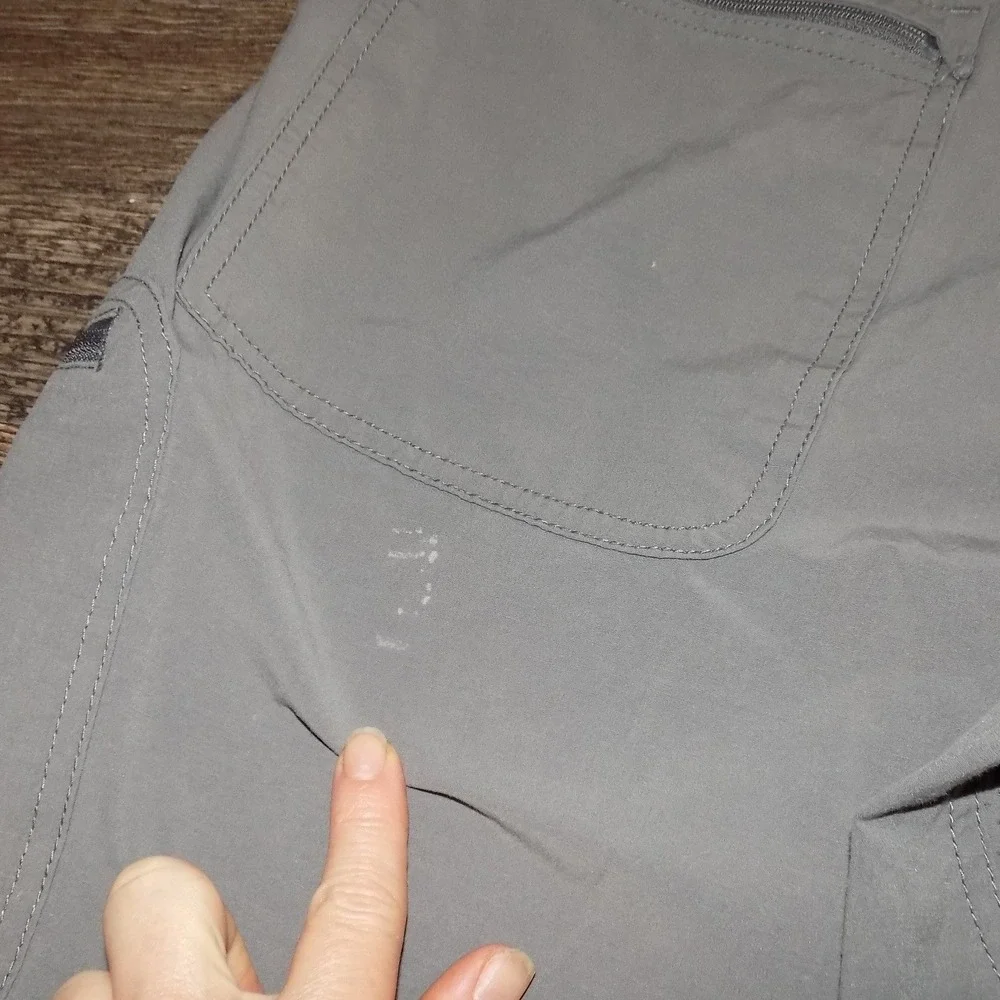 Huk Fishing Shorts Mens L Gray Performance Outdoor Stretch Cargo Pockets